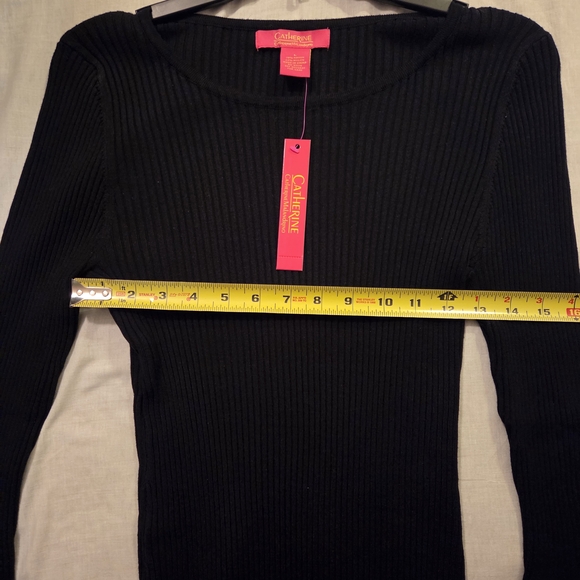 Chic Black Ribbed Top - Picture 6 of 12